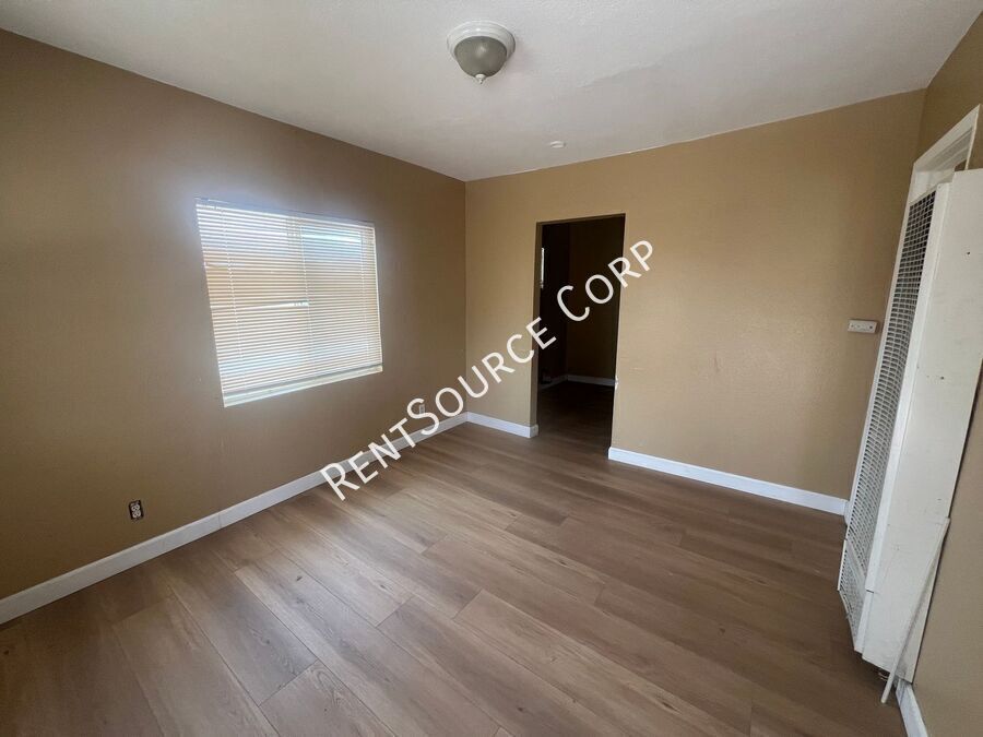 Photo - 16735 Union St