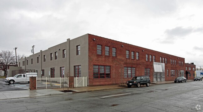 2906 W Clay St - 2906 W Clay St Apartments