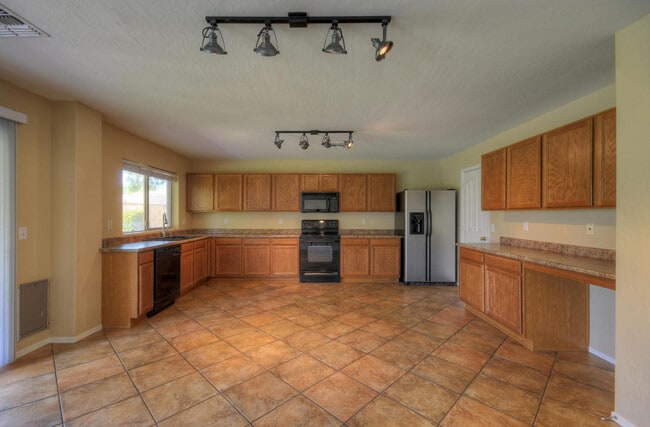 2915 W Carson Rd