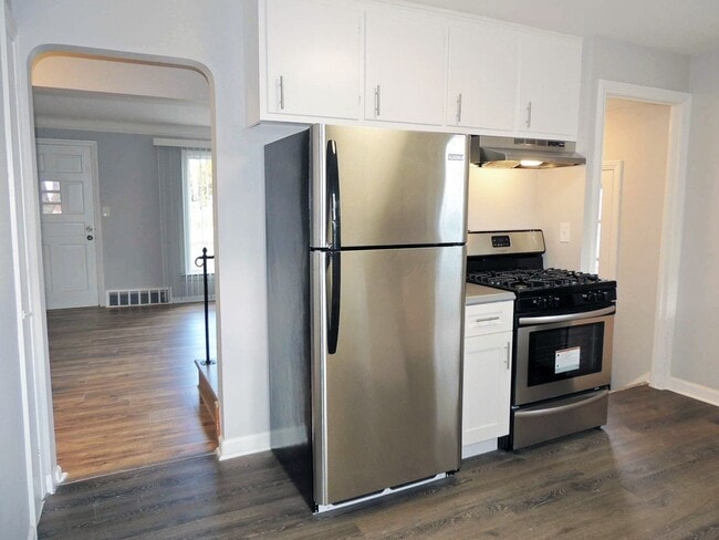Photo - 106 Cowles Ave