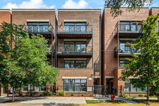 Building Photo - 3128 W Walton St Unit 1