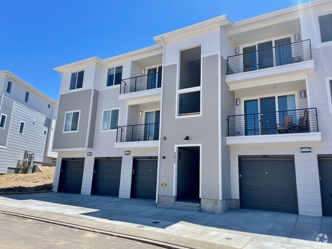 Building Photo - MODERN LUXURY 2BD/2BA/2CAR CONDO in Briargate Unit 104