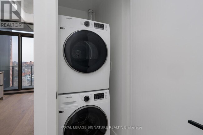 Photo - 2625 Dundas St W Unité 803