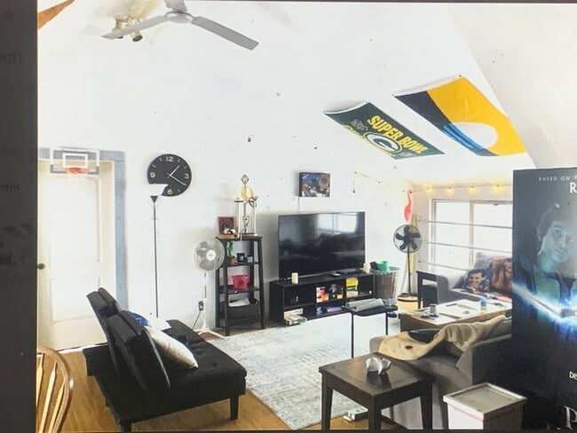 Building Photo - 2965 N Maryland Ave