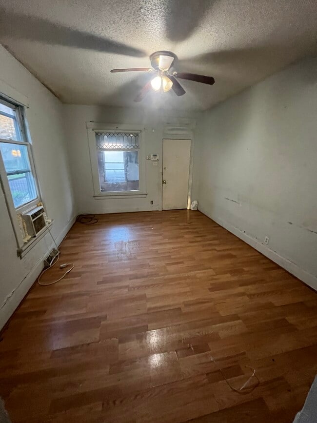 Photo - 1700 S Stanley St