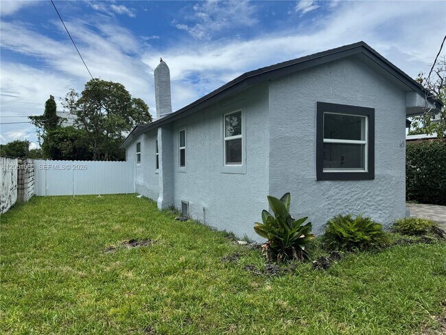 Photo - 61 NW 53rd St