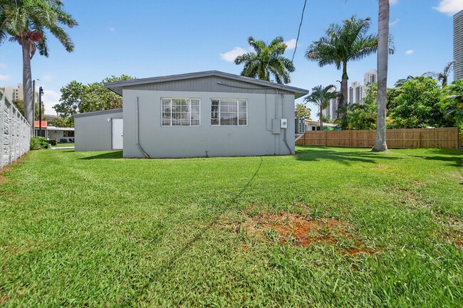 Photo - 326 191st St