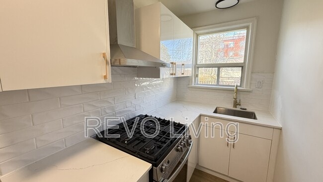 Photo - 6921 Barker St Unit 3