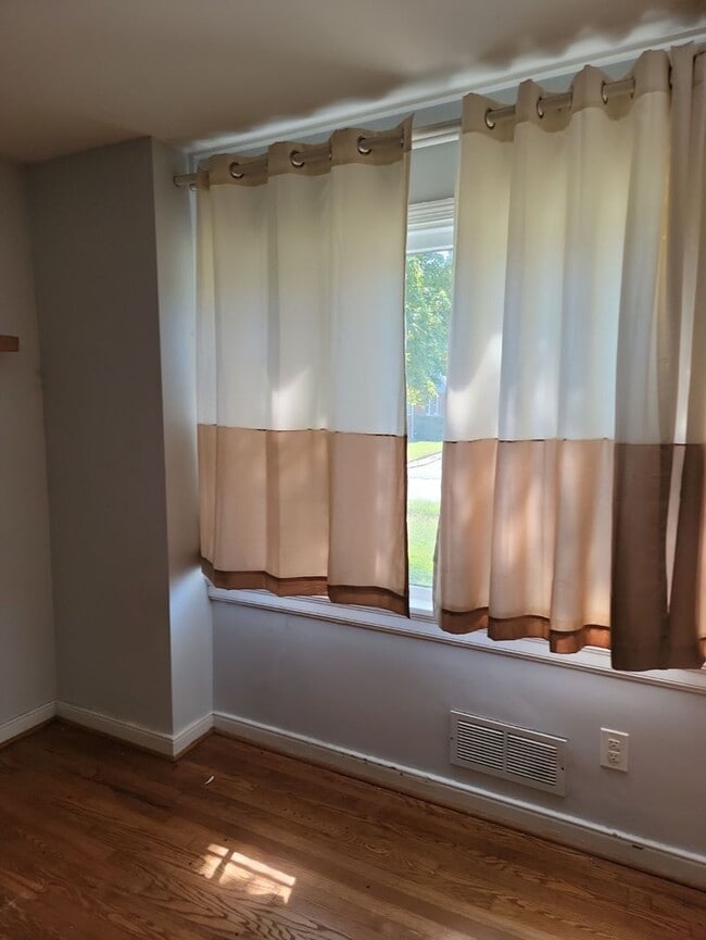 Photo - 8908 Mapleton Rd