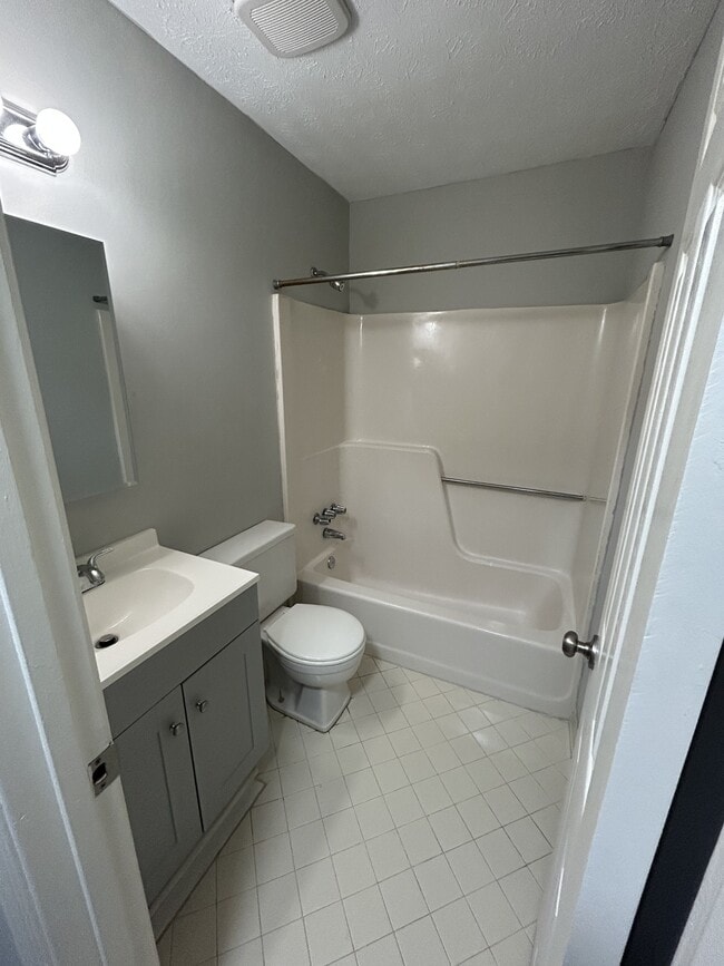 Photo - 190 Winston Dr