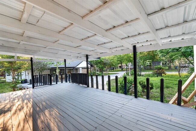 Photo - 20696 Brazos Dr