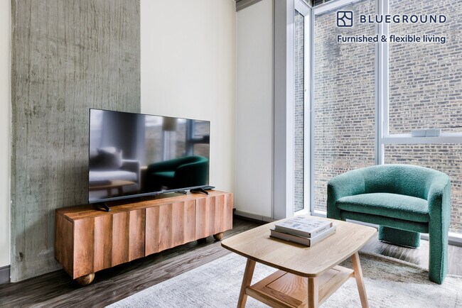 Photo - 215 W Lake St Unidad FL7-ID1331