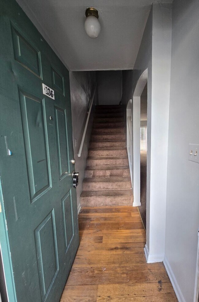 Building Photo - Palm West Condo - Wood Unit P2325-136