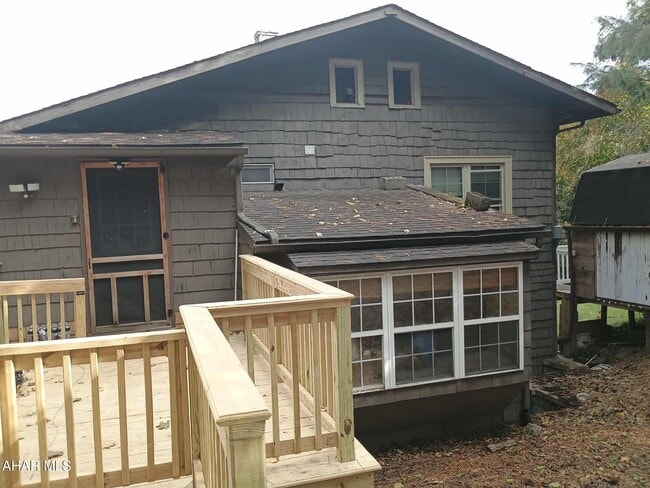 Photo - 106 Ruskin Dr