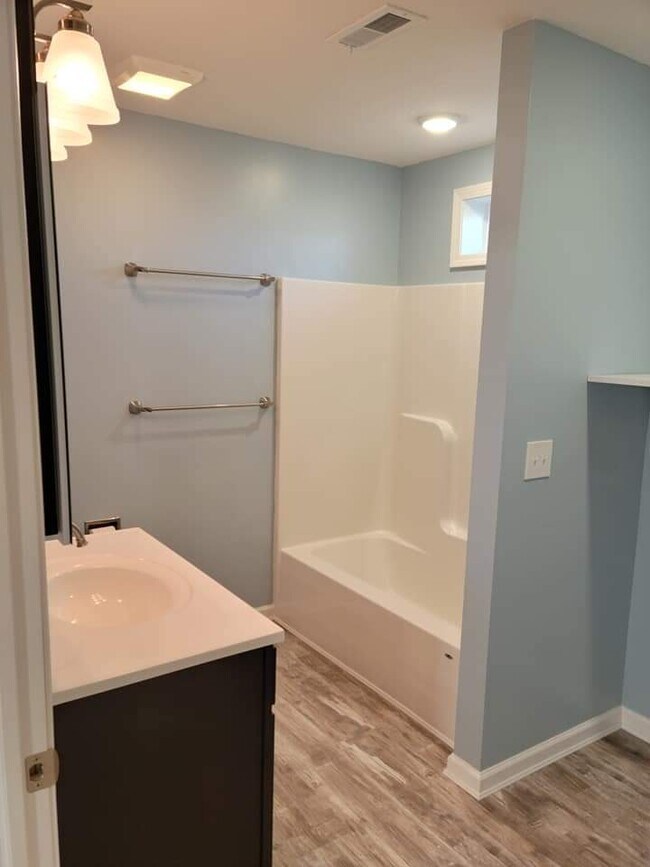 Photo - 407 E Center St