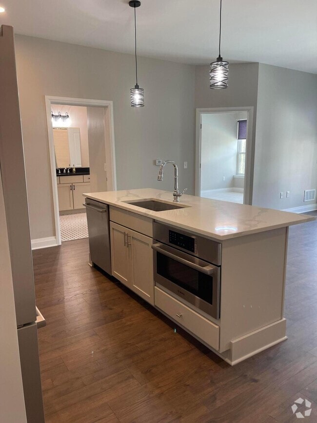 Building Photo - 6633 Dale Dr Unit 317 Rental