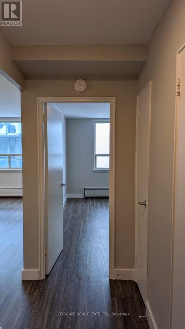Photo - 85 Wellesley St E Unit 909