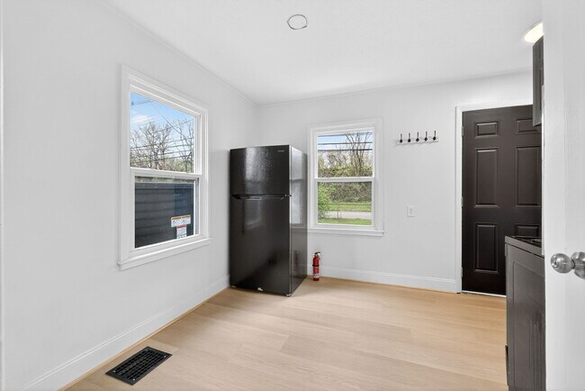 Photo - 849 Lyman Ave