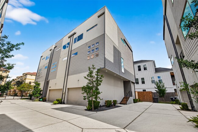 Building Photo - 1232 W 24th St Unit C