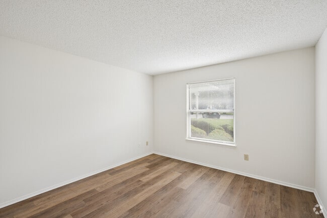 2BR, 2BA - 1,000SF - Second Bedroom