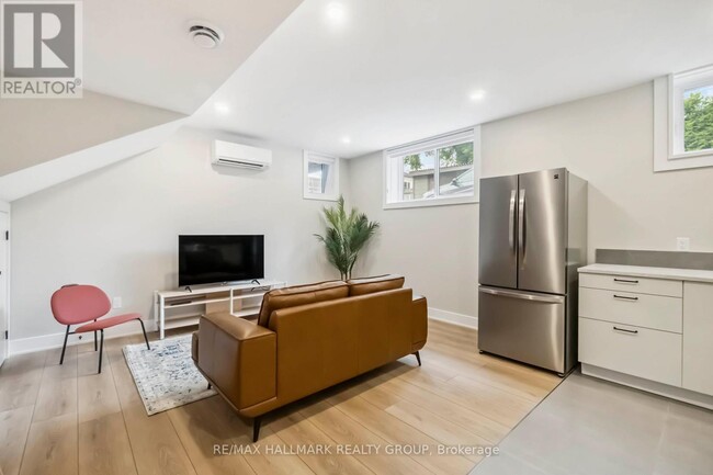 Photo - 72 Armstrong St Unit E