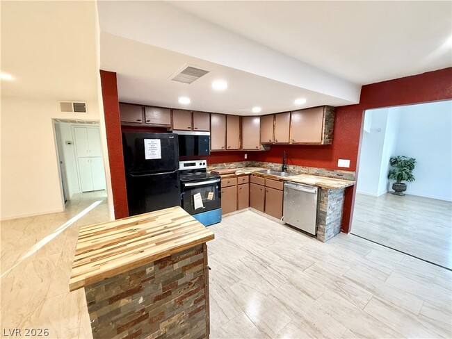 Photo - 510 E Simkins Rd