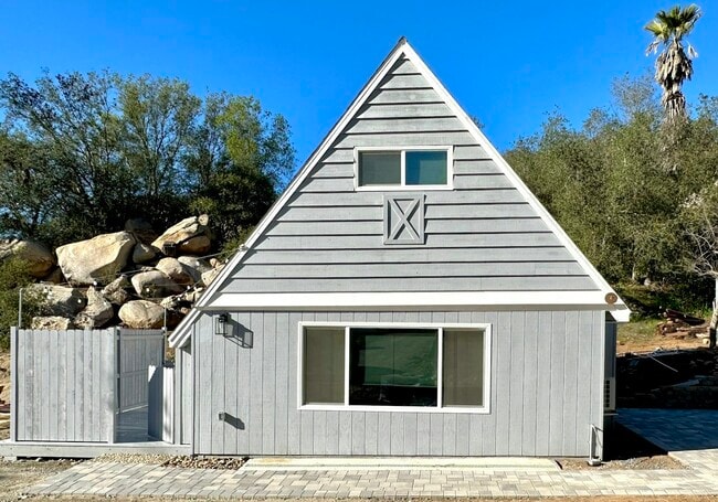 Building Photo - 38374 Rainbow Heights Pl