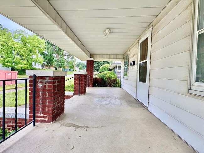 Photo - 1833 Nash St