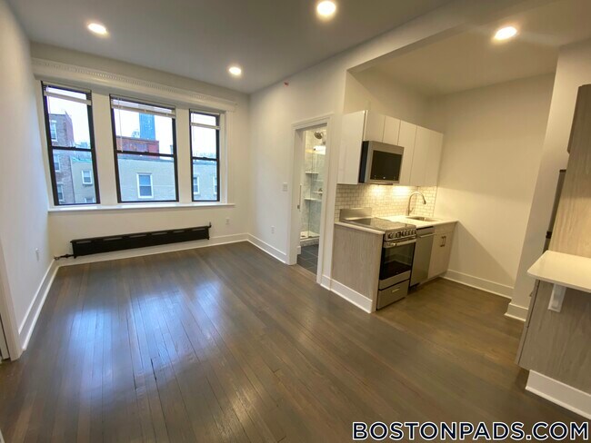 Building Photo - 11 Queensberry St Unit 32