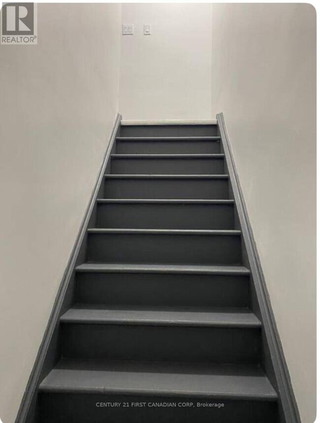 Photo - 292 Simcoe St