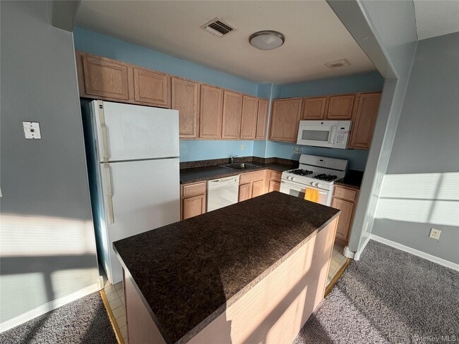 Building Photo - 2-44 Beach 77th St Unit B