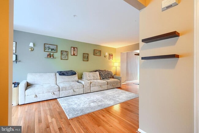 Photo - 215 Gracecroft Ct