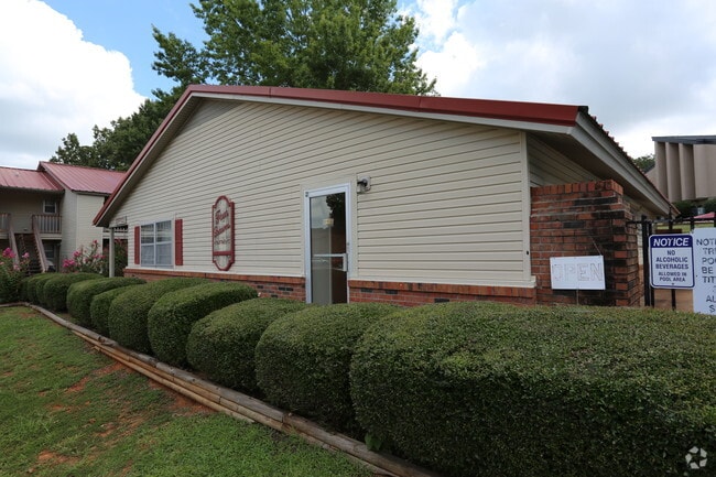 Photo - Four Seasons Apartments