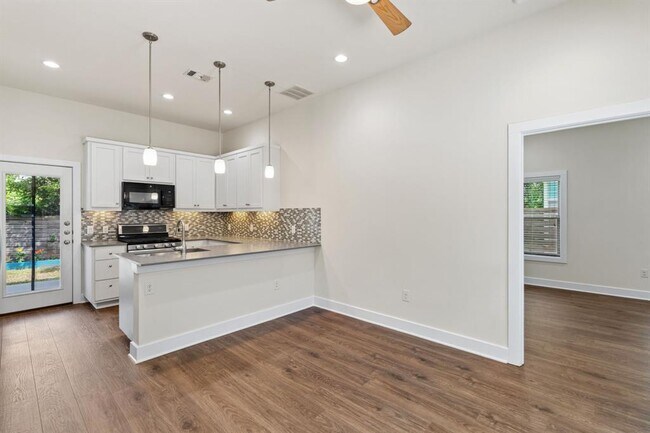 720 Pedernales St Unit B