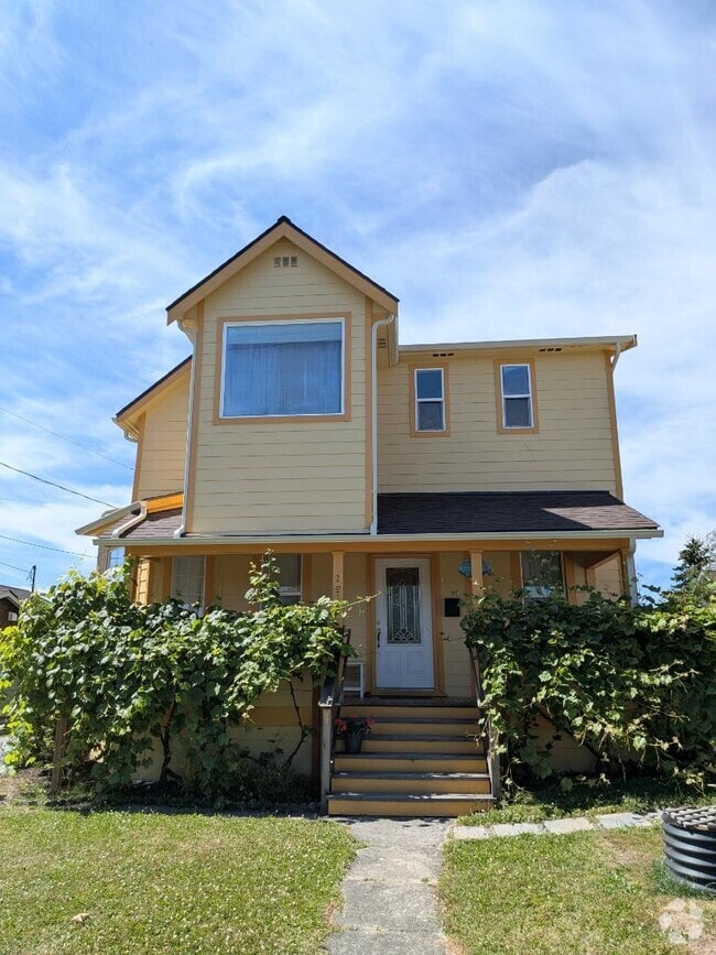 Building Photo - 2211 I St Rental