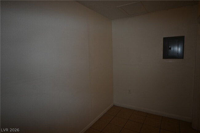 Building Photo - 1007 C St Unit 3
