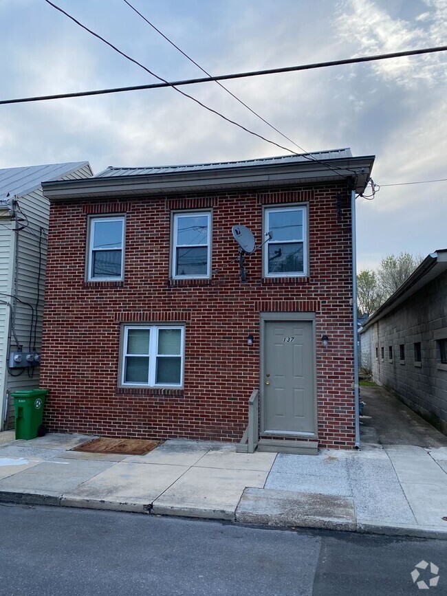 Building Photo - 137 N West Unit 02 Rental