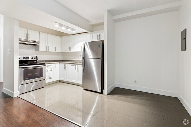 1BR, 1BA - 692SF - Kitchen