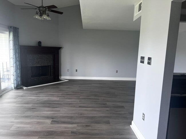 Photo - 112 Northshore Cir