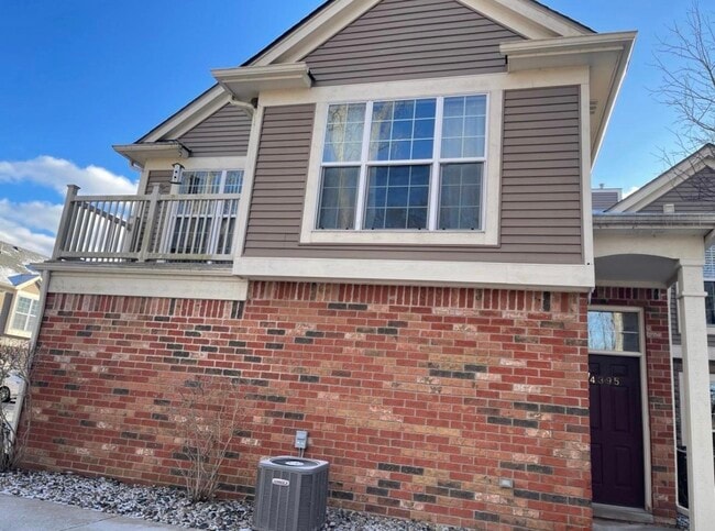 Building Photo - 4395 Deeside Dr Unit 4395 Rental