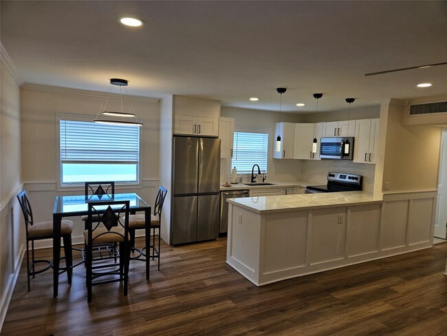 Building Photo - 272 Brittany F Unit 272