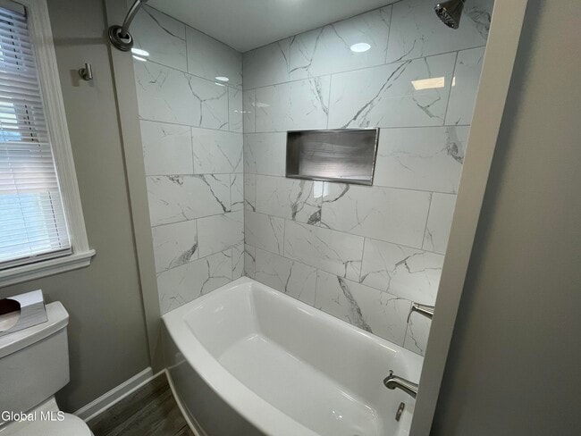 Photo - 28 Leversee Ave Unidad 1