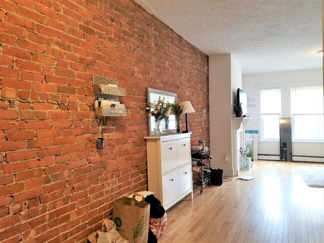 Photo - NO BROKER FEE! WOW! 2 LEVEL 3 BED IN BRIGHTON CENTER AVAIL FOR A 9/1 MOVE-IN