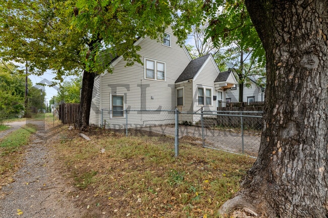 Photo - 1218 E Morris St
