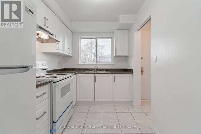 Photo - 44 Romfield Dr
