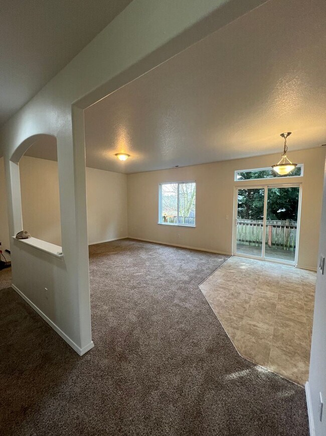 Photo - 3-bedroom 2-1/2 bathroom home in Eugene