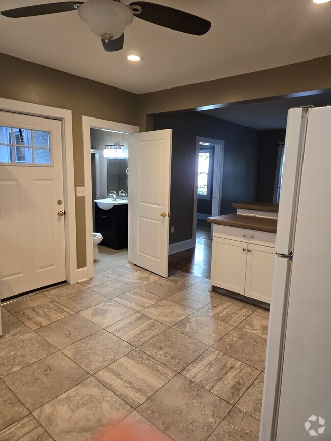 Building Photo - 646 Beech St Unit 646 Beech St apt #1