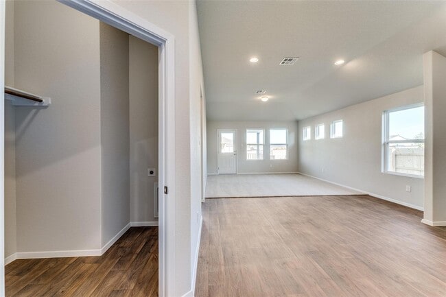 Photo - 147 Shugart St