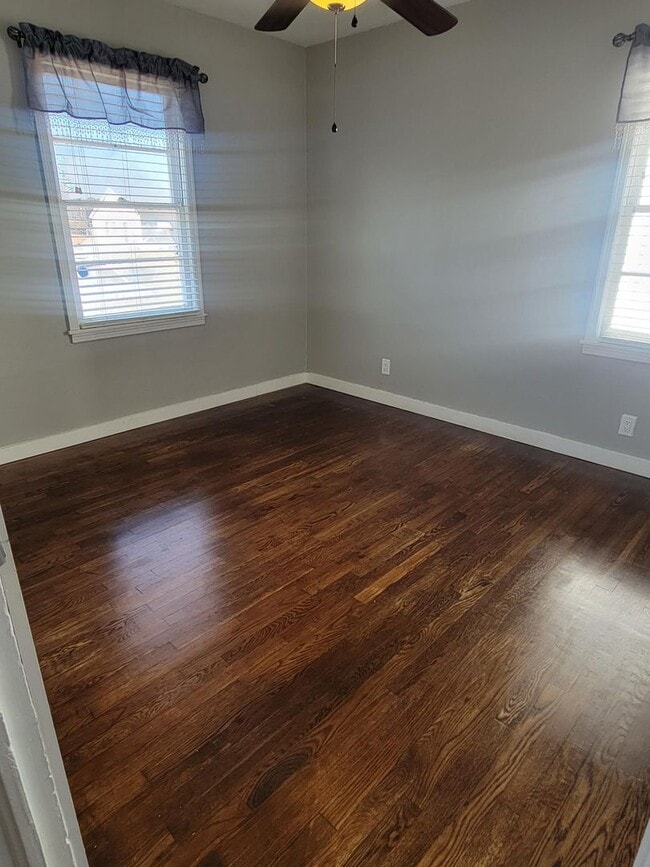 Photo - MOVE IN SPECIAL- $300 OFF FIRST MONTH'S RENT