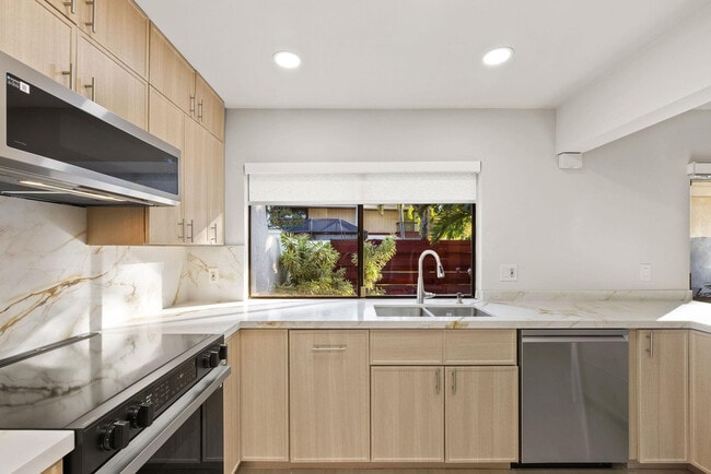 Photo - 3012 Willow Ln